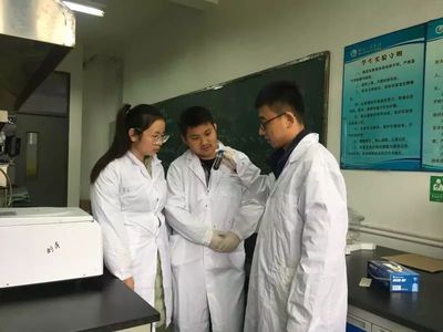 凝心聚力筑堡壘 奮楫爭先創(chuàng)一流——我校材料科學(xué)技術(shù)黨支部入選全國高校黨建工作樣板支部